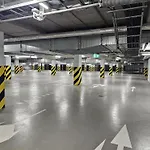 Urban Global Loft 17th Floor No 17 - Free Garage Apartment *