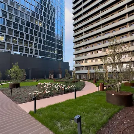 Urban Global Loft 17th Floor No 17 - Free Garage - Self Check-in - No Deposit